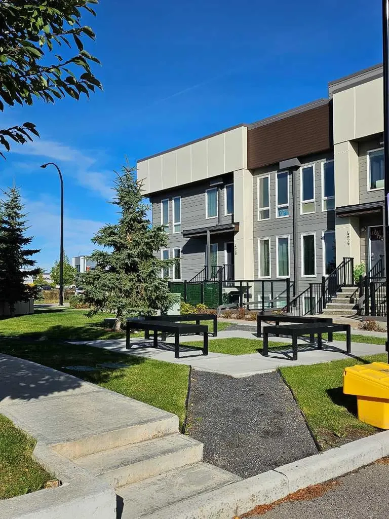 19458 37 Street SE Calgary AB T3M 2W9
