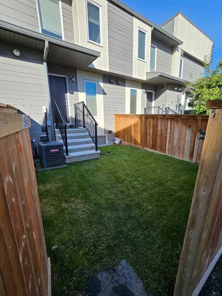 19458 37 Street SE Calgary AB T3M 2W9