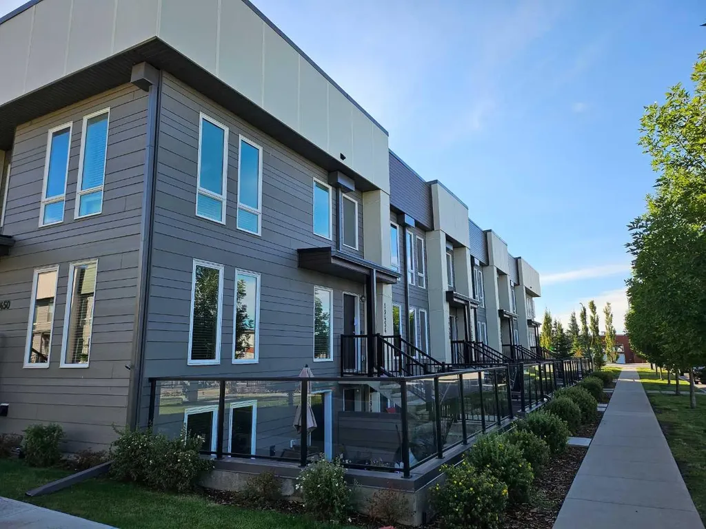 19458 37 Street SE Calgary AB T3M 2W9