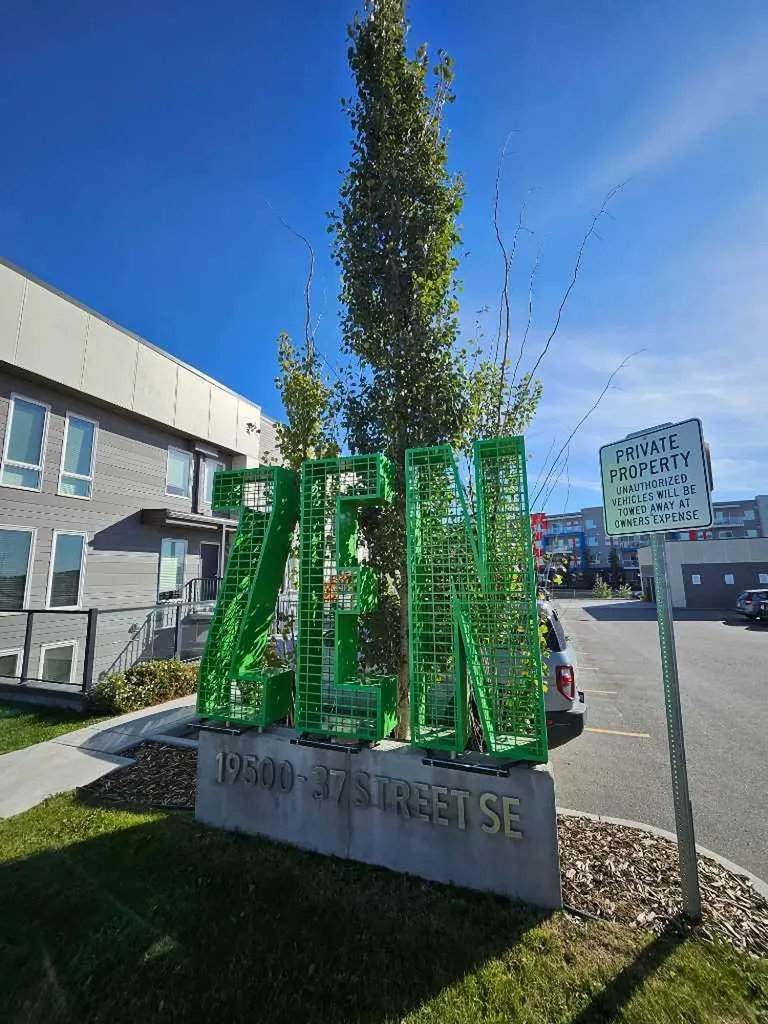 19458 37 Street SE Calgary AB T3M 2W9