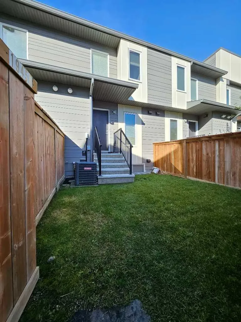 19458 37 Street SE Calgary AB T3M 2W9