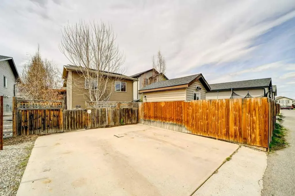 121 Mt Sundance Crescent W Lethbridge AB T1J 0L4