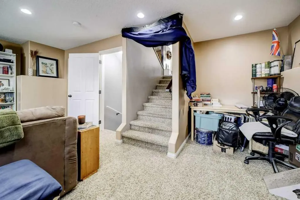 121 Mt Sundance Crescent W Lethbridge AB T1J 0L4