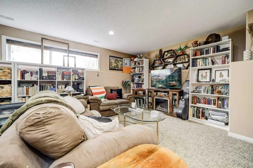 121 Mt Sundance Crescent W Lethbridge AB T1J 0L4