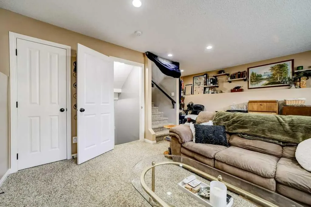 121 Mt Sundance Crescent W Lethbridge AB T1J 0L4
