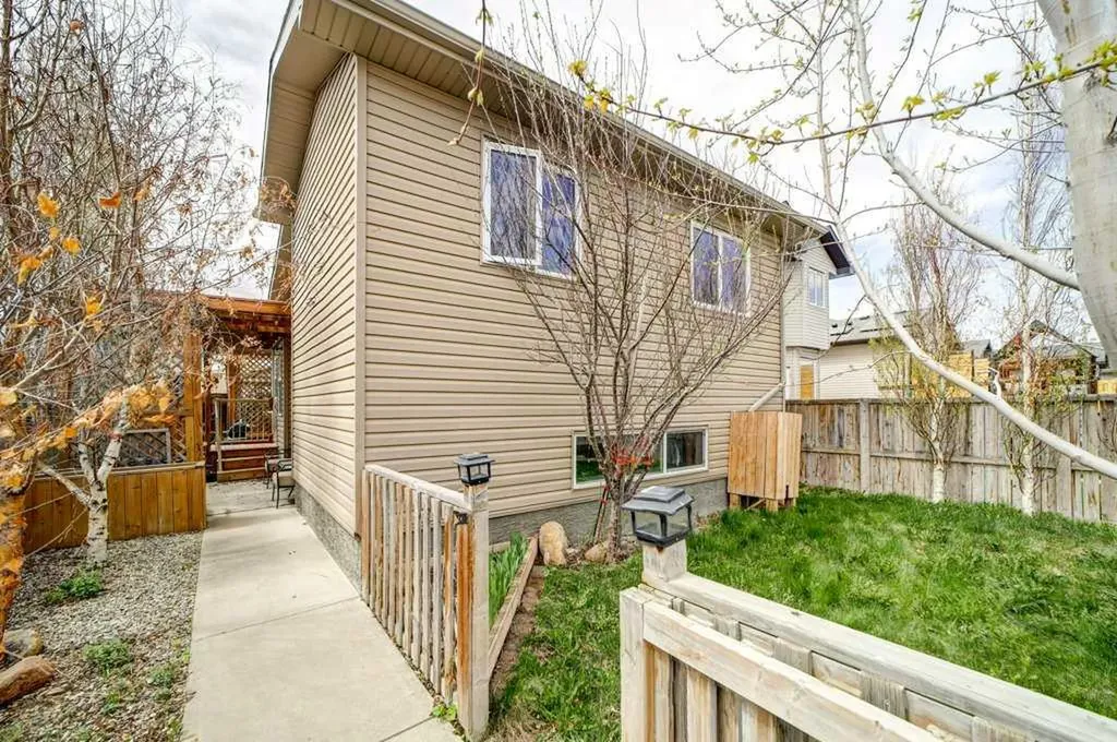 121 Mt Sundance Crescent W Lethbridge AB T1J 0L4