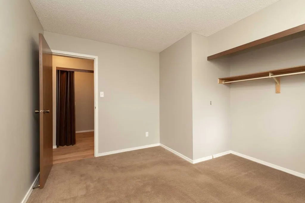 85 Foxbend Crescent N Lethbridge AB T1H 5T4