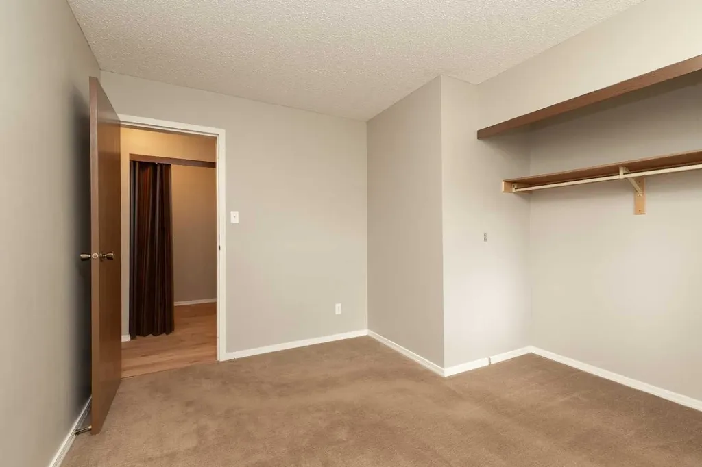 85 Foxbend Crescent N Lethbridge AB T1H 5T4
