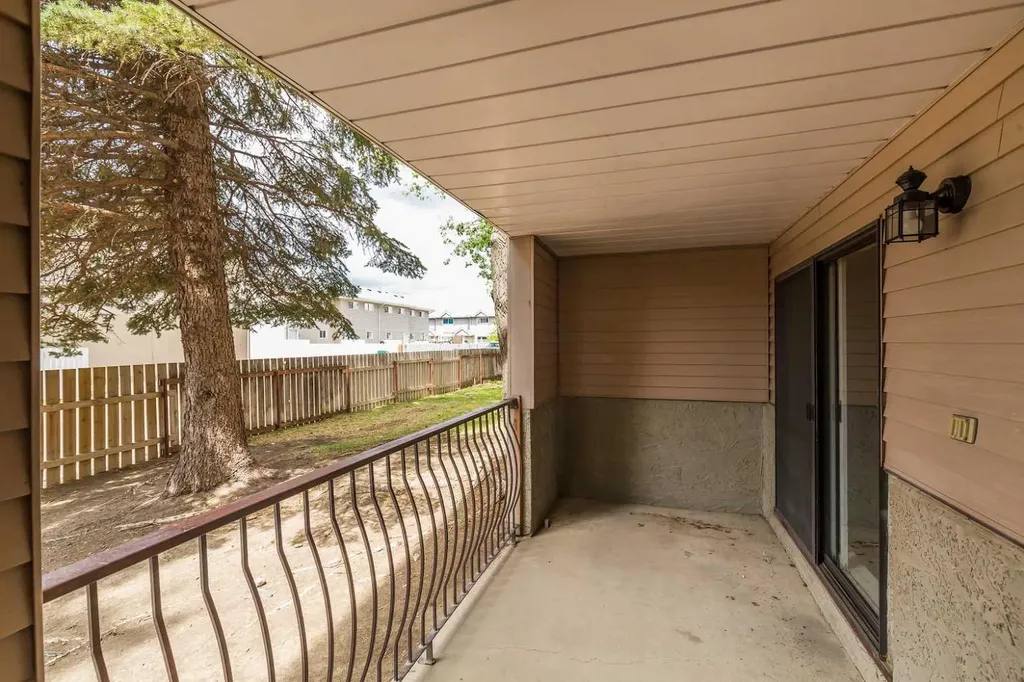 85 Foxbend Crescent N Lethbridge AB T1H 5T4