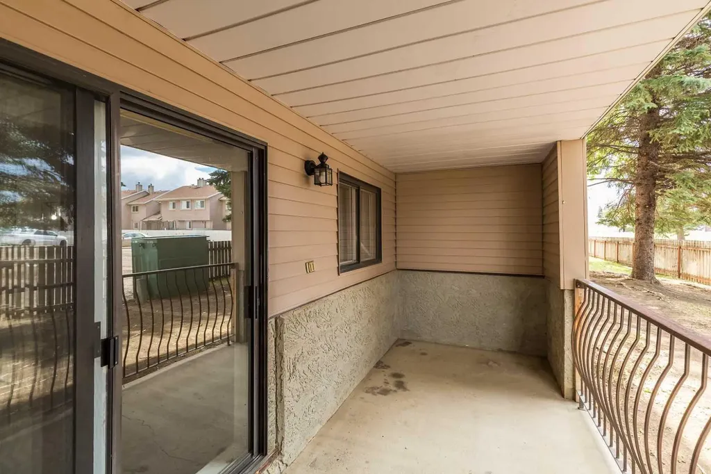 85 Foxbend Crescent N Lethbridge AB T1H 5T4