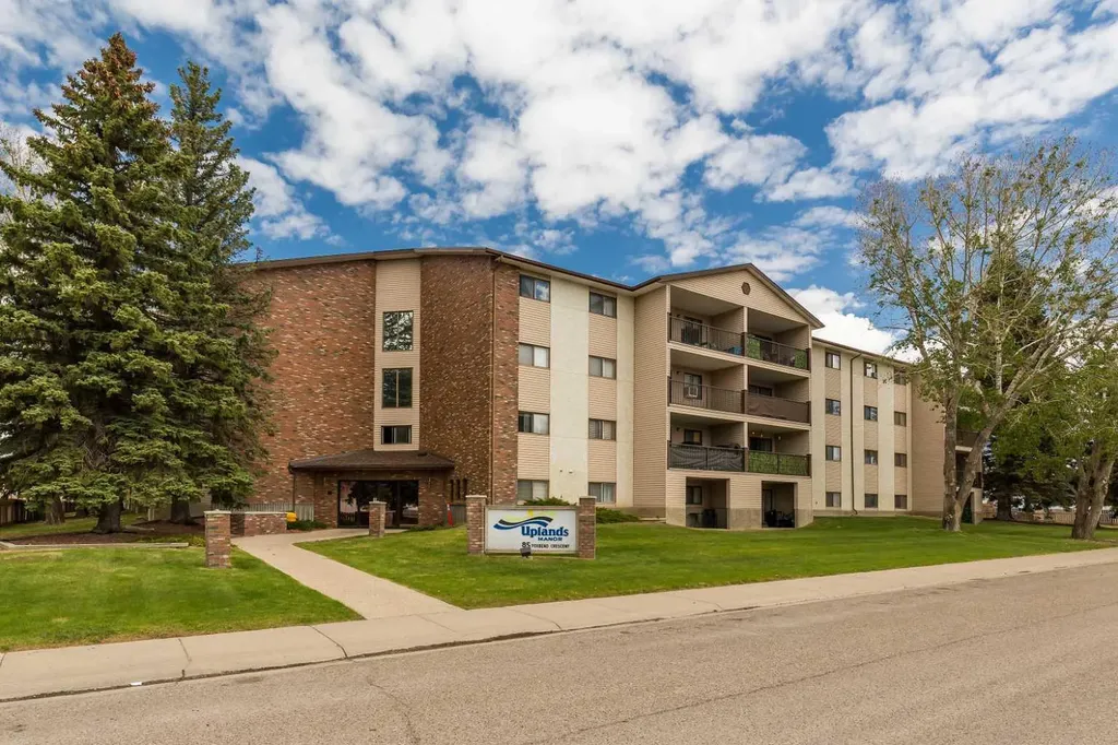 85 Foxbend Crescent N Lethbridge AB T1H 5T4