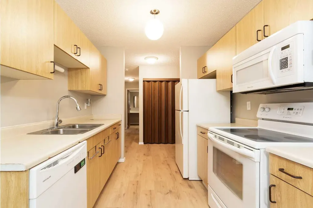 85 Foxbend Crescent N Lethbridge AB T1H 5T4