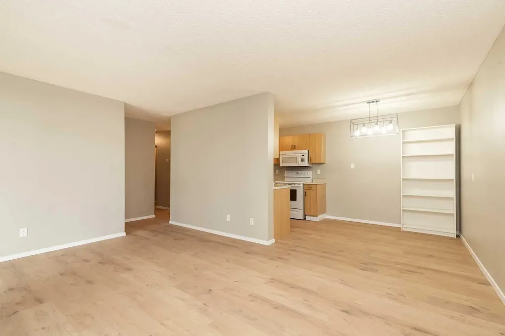85 Foxbend Crescent N Lethbridge AB T1H 5T4