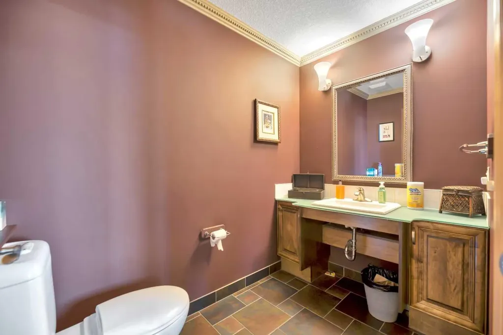 114 & 118 Canal Garden Strathmore AB T1P 1Y4