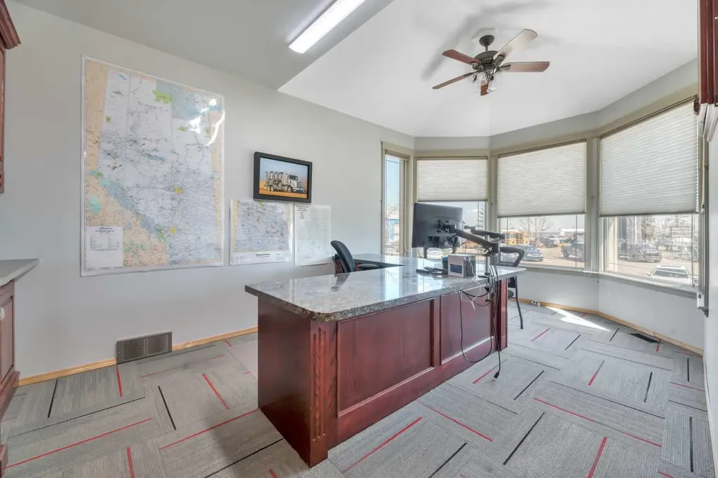 114 & 118 Canal Garden Strathmore AB T1P 1Y4