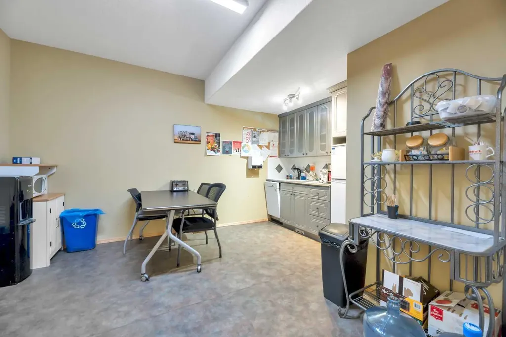 114 & 118 Canal Garden Strathmore AB T1P 1Y4