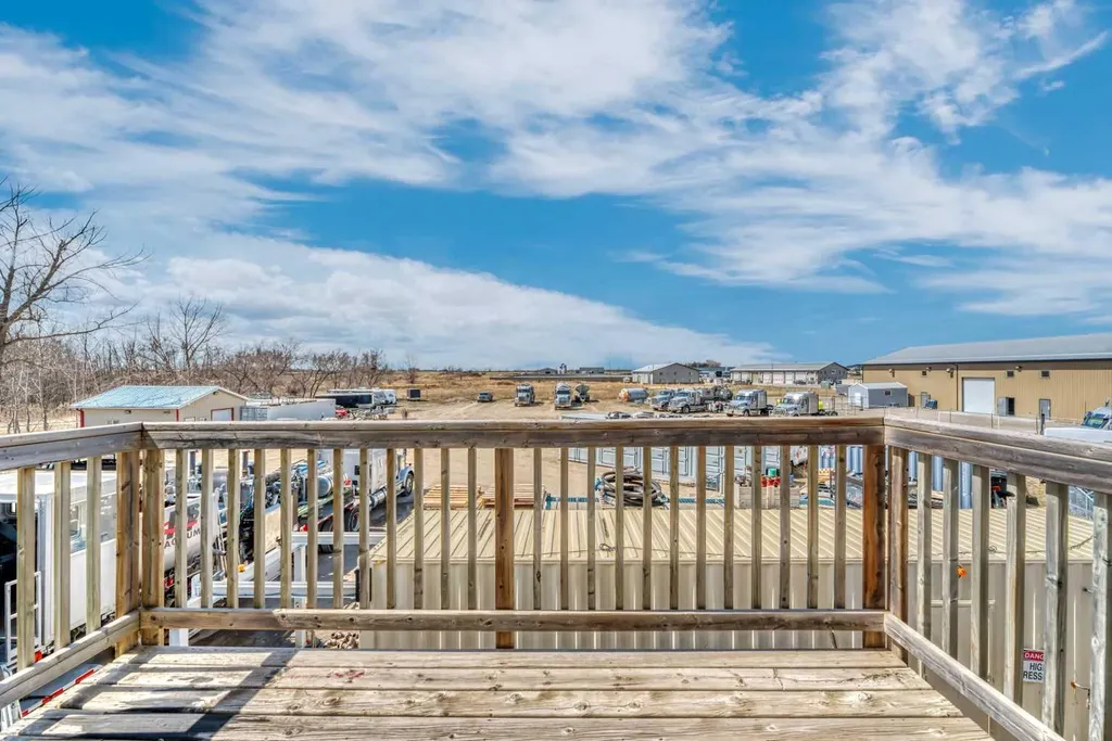 114 & 118 Canal Garden Strathmore AB T1P 1Y4