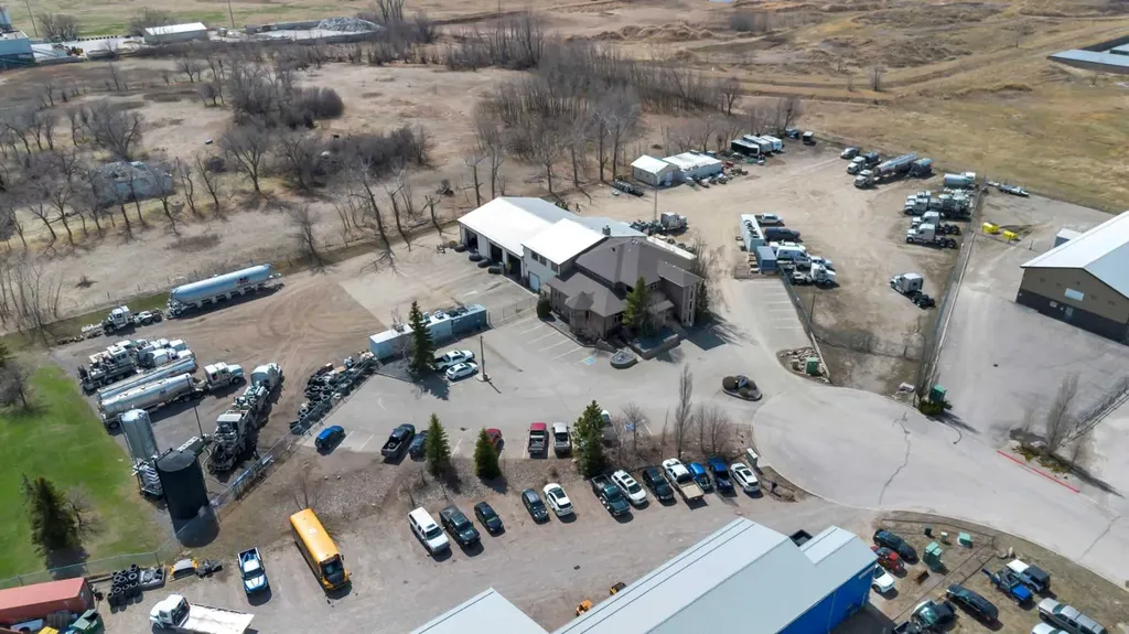 114 & 118 Canal Garden Strathmore AB T1P 1Y4