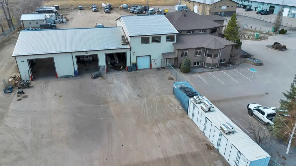 114 & 118 Canal Garden Strathmore AB T1P 1Y4