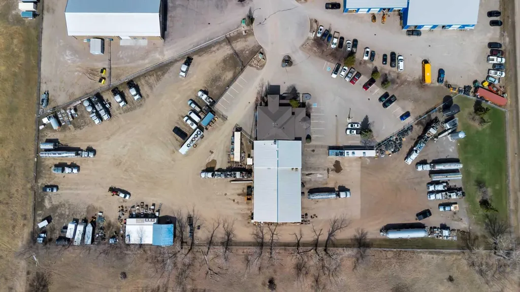 114 & 118 Canal Garden Strathmore AB T1P 1Y4
