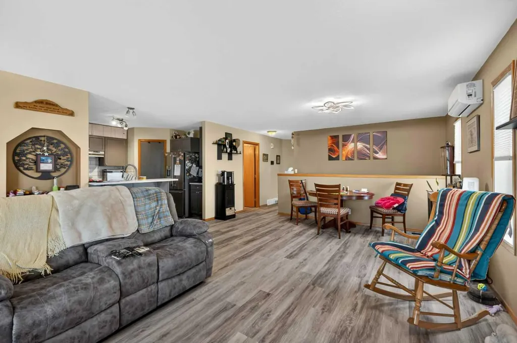 4366 54a Avenue Close Innisfail AB T4G 1X5