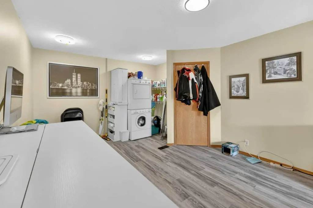 4366 54a Avenue Close Innisfail AB T4G 1X5