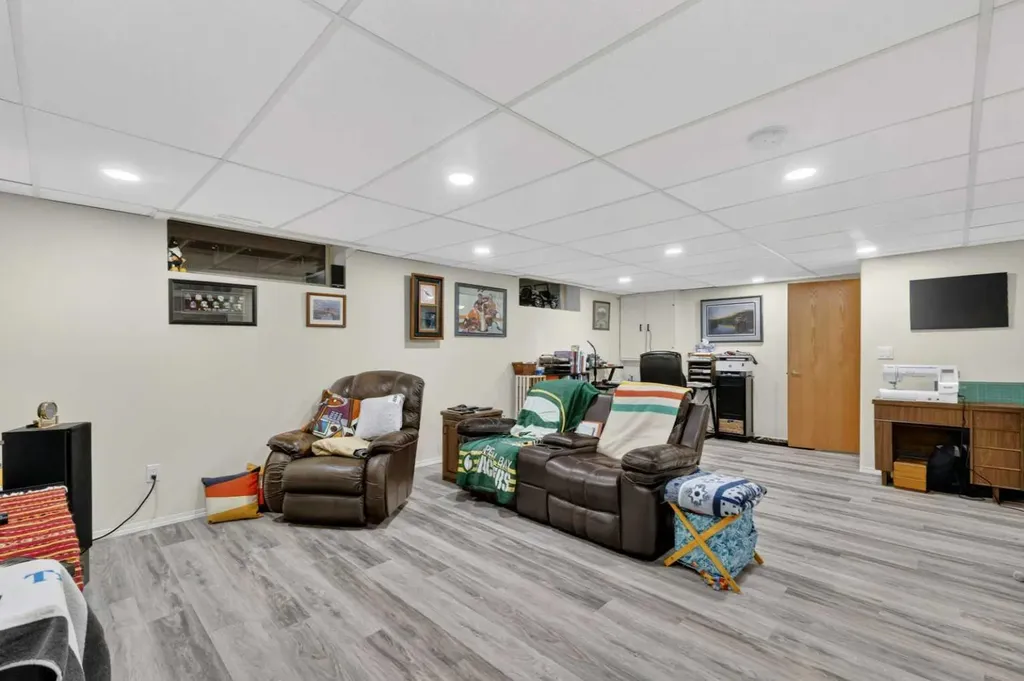 4366 54a Avenue Close Innisfail AB T4G 1X5