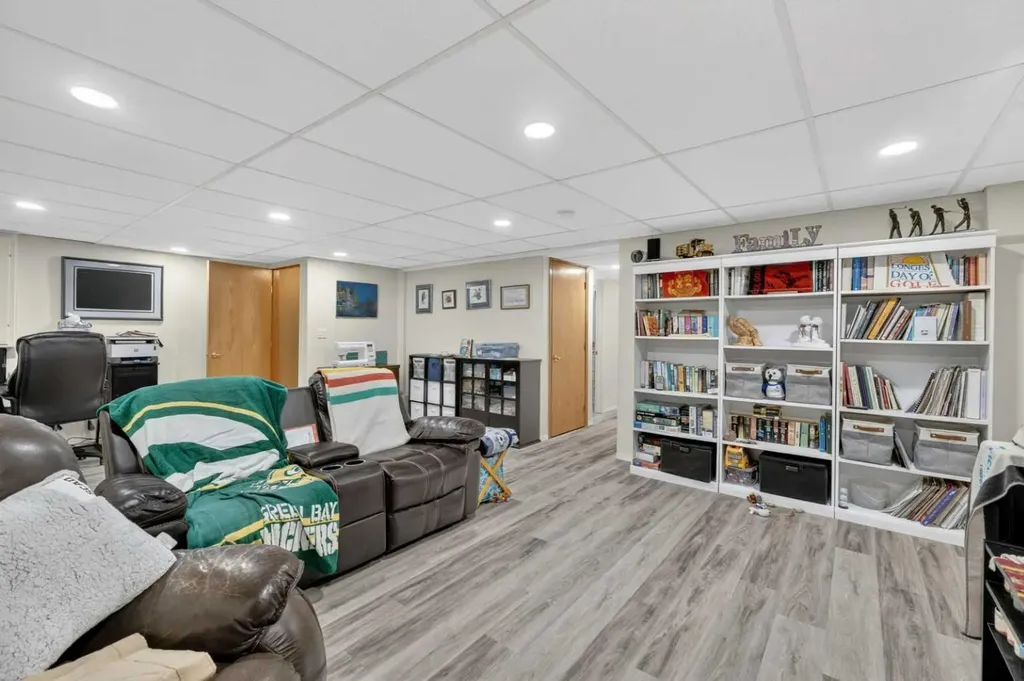 4366 54a Avenue Close Innisfail AB T4G 1X5