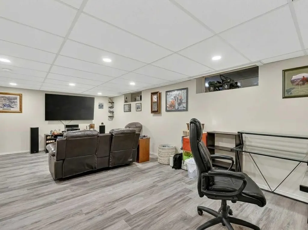4366 54a Avenue Close Innisfail AB T4G 1X5