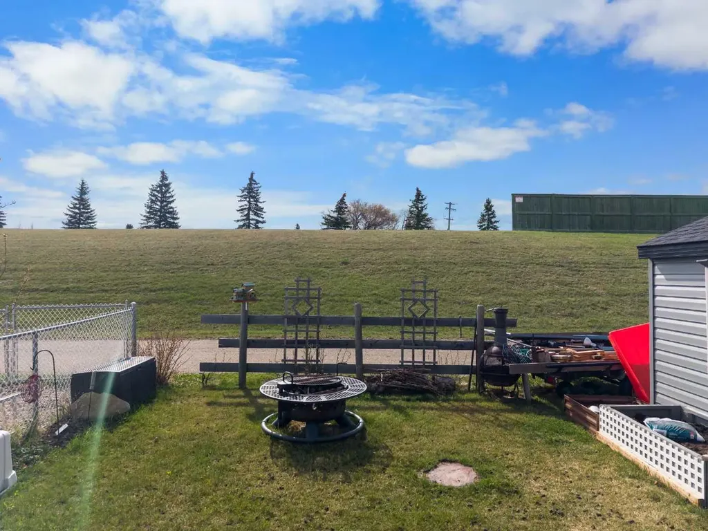 4366 54a Avenue Close Innisfail AB T4G 1X5