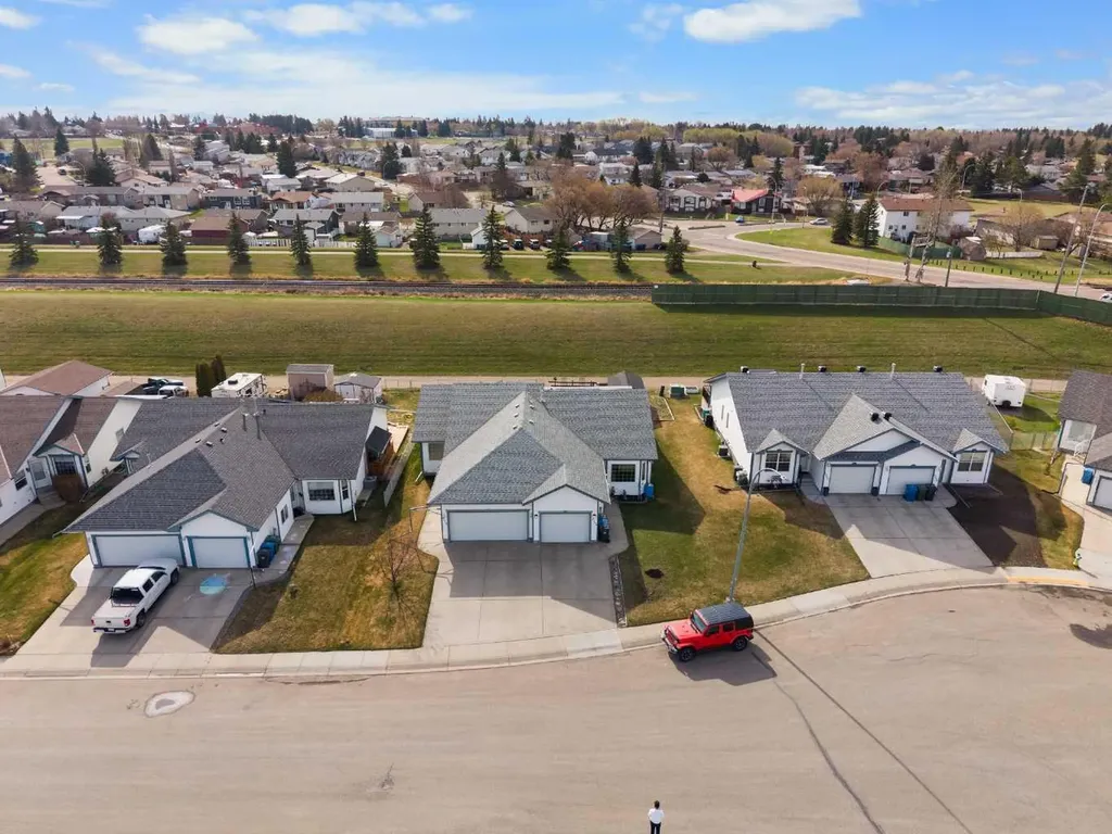 4366 54a Avenue Close Innisfail AB T4G 1X5