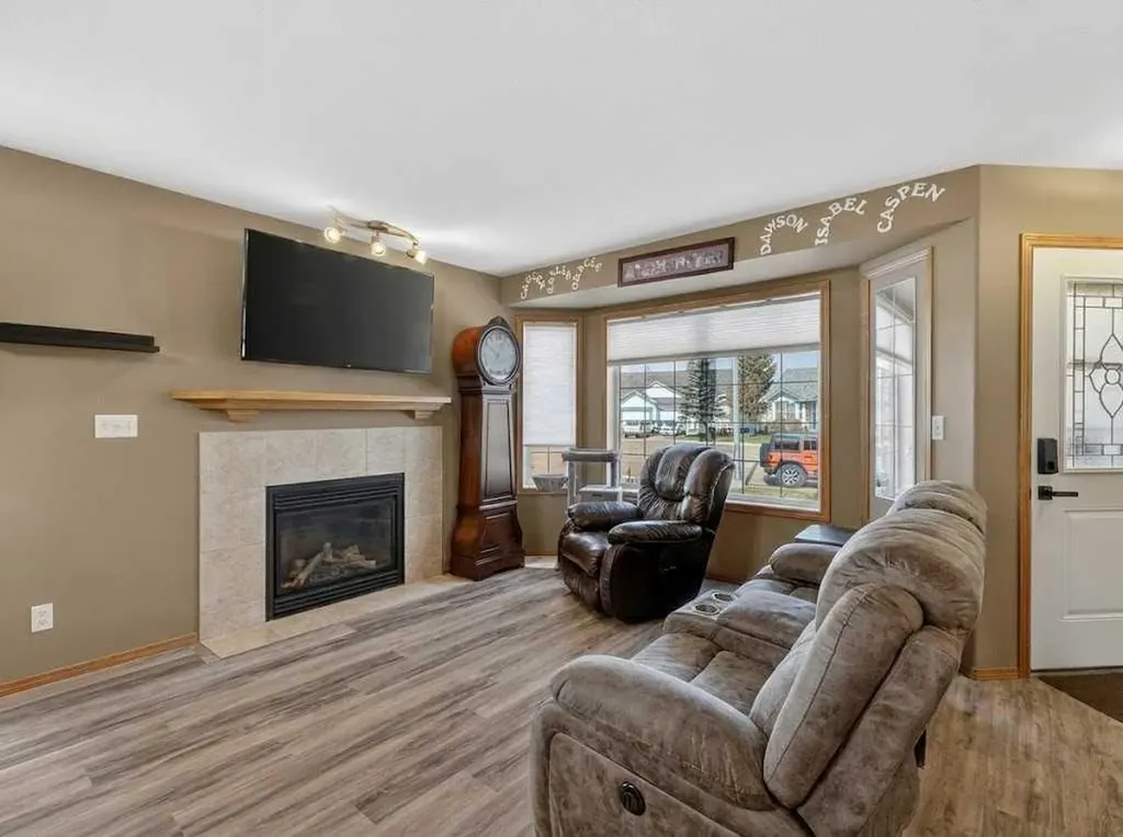 4366 54a Avenue Close Innisfail AB T4G 1X5