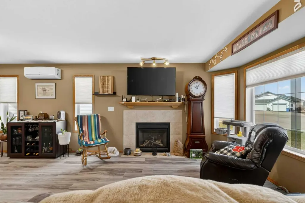 4366 54a Avenue Close Innisfail AB T4G 1X5
