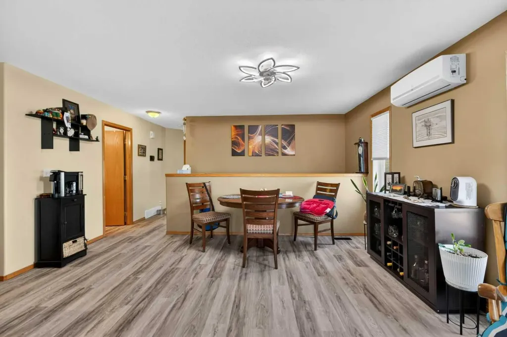4366 54a Avenue Close Innisfail AB T4G 1X5