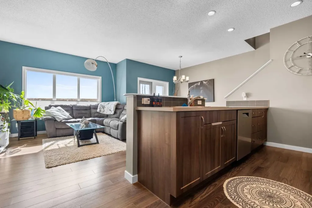 534 River Heights Crescent Cochrane AB T4C 0T8