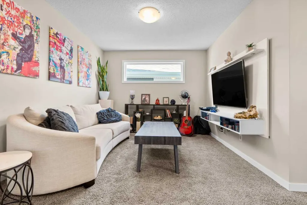 534 River Heights Crescent Cochrane AB T4C 0T8