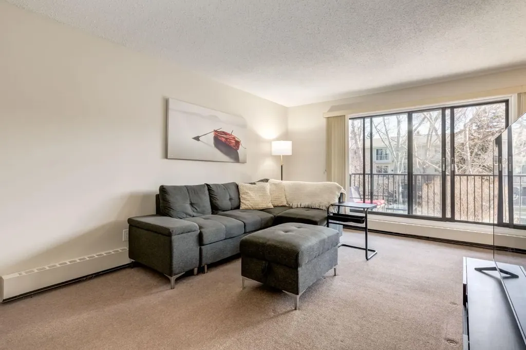 3519 49 Street NW Calgary AB T3A 2C7