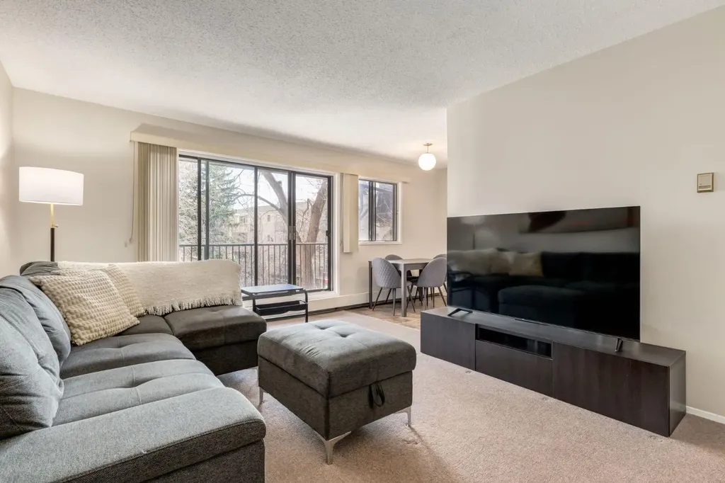 3519 49 Street NW Calgary AB T3A 2C7