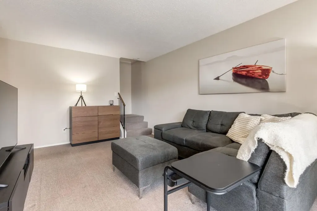 3519 49 Street NW Calgary AB T3A 2C7