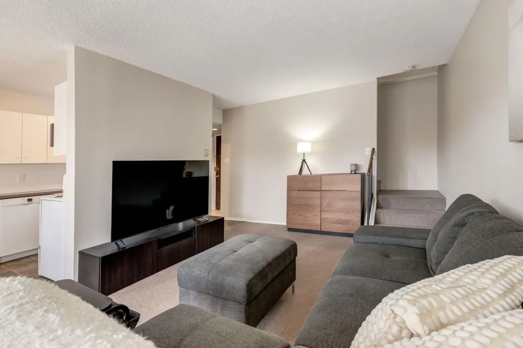 3519 49 Street NW Calgary AB T3A 2C7