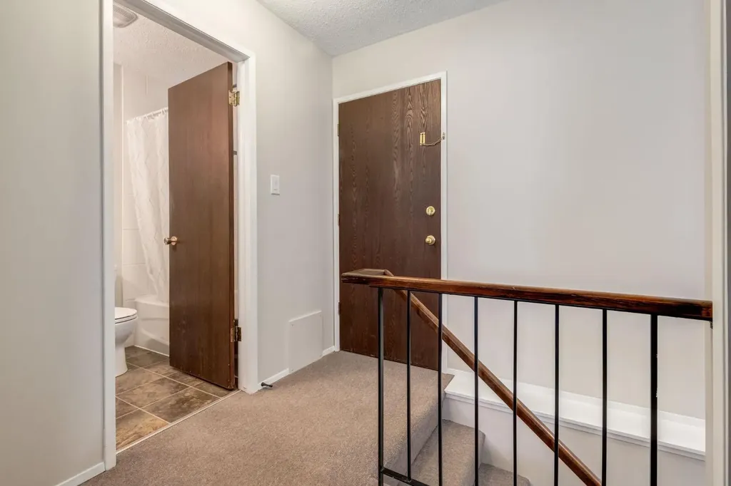 3519 49 Street NW Calgary AB T3A 2C7