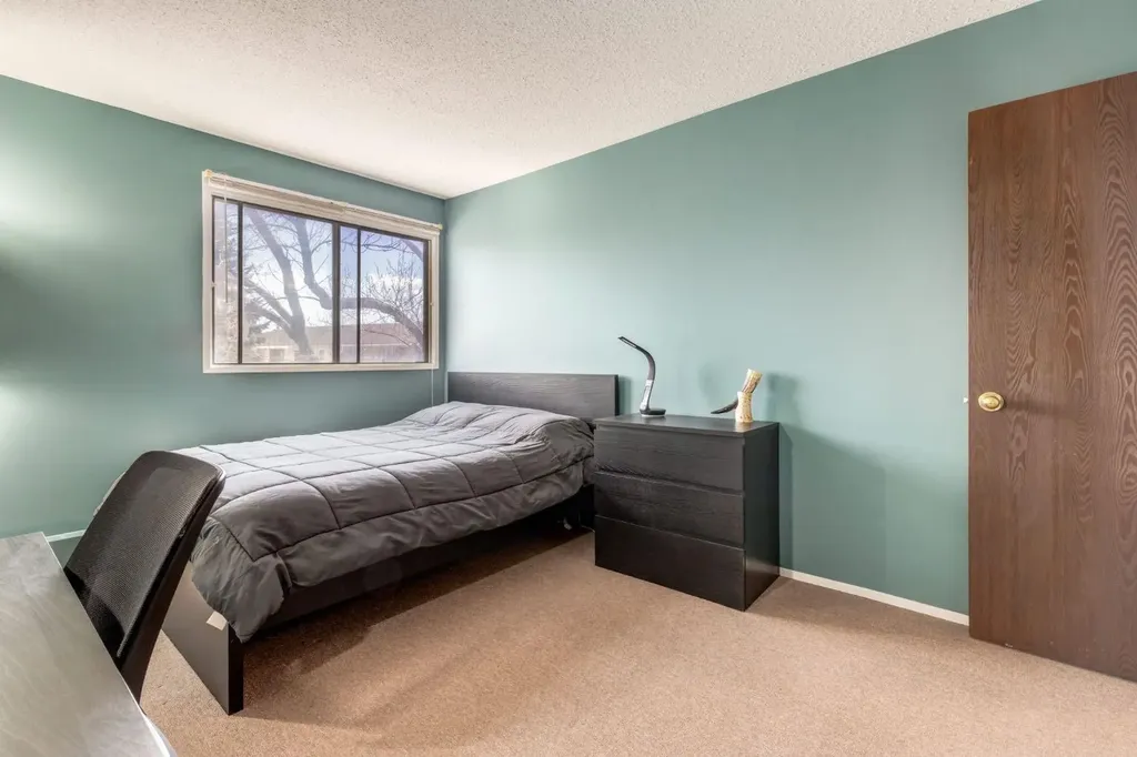 3519 49 Street NW Calgary AB T3A 2C7