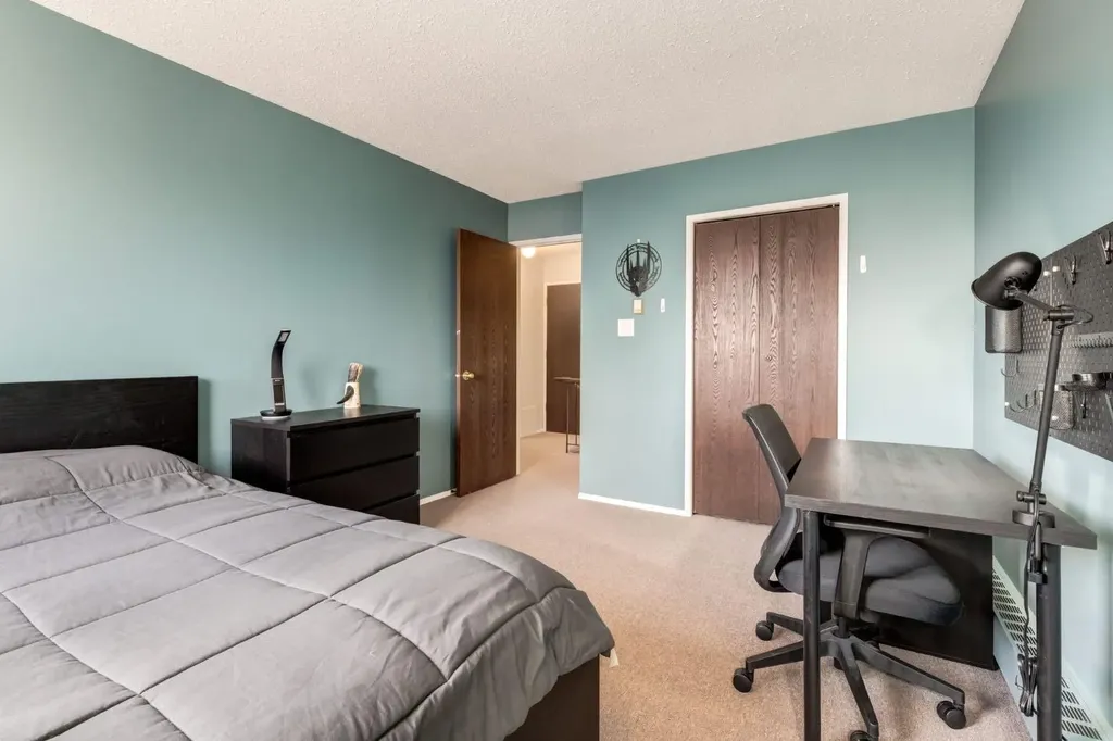 3519 49 Street NW Calgary AB T3A 2C7