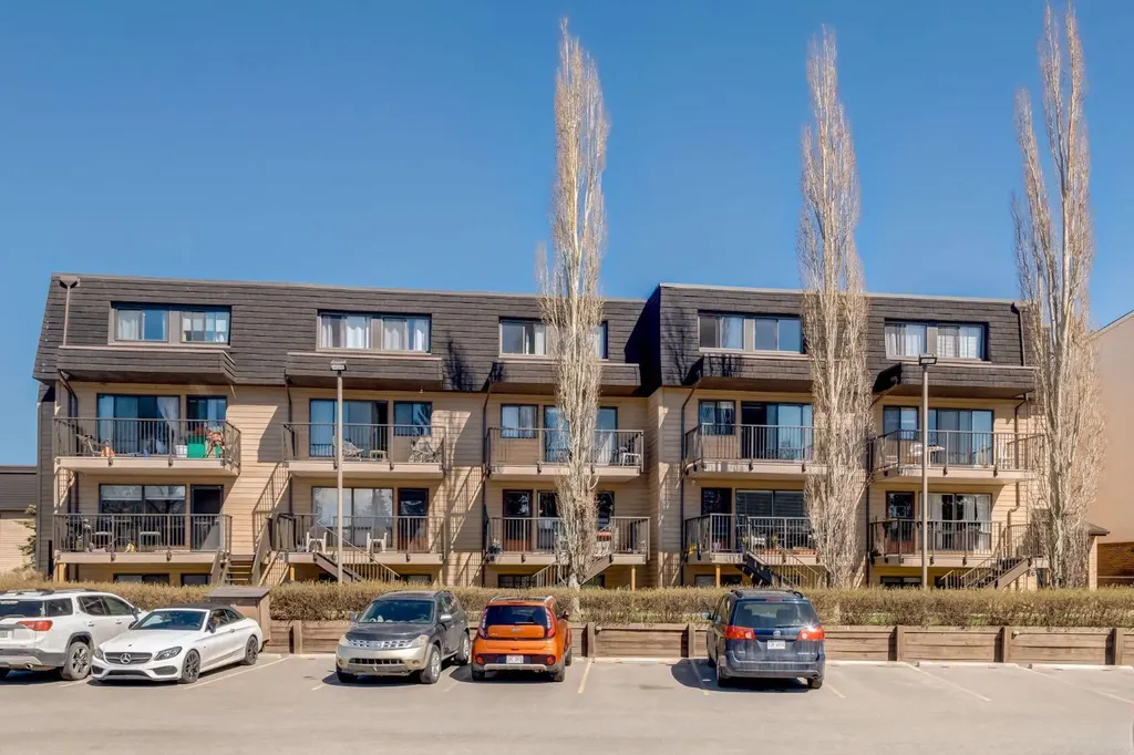 3519 49 Street NW Calgary AB T3A 2C7