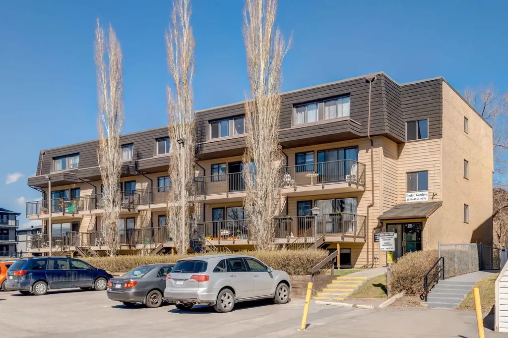 3519 49 Street NW Calgary AB T3A 2C7