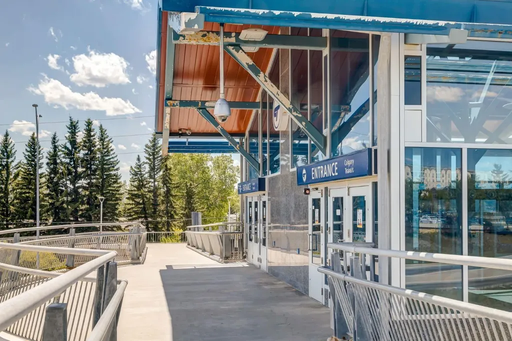 3519 49 Street NW Calgary AB T3A 2C7