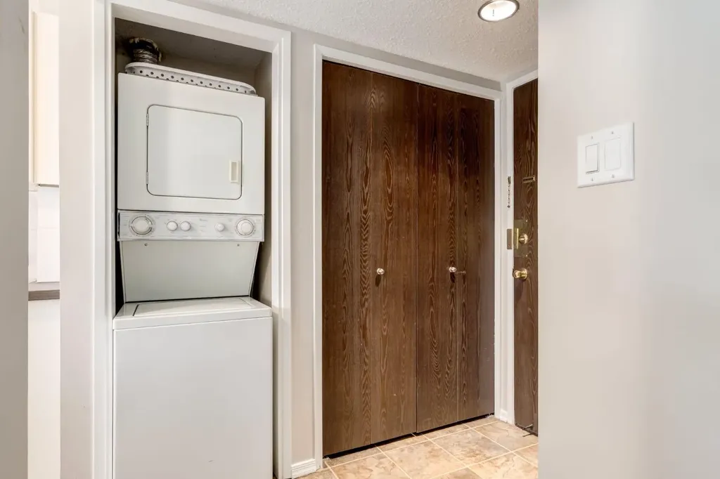 3519 49 Street NW Calgary AB T3A 2C7