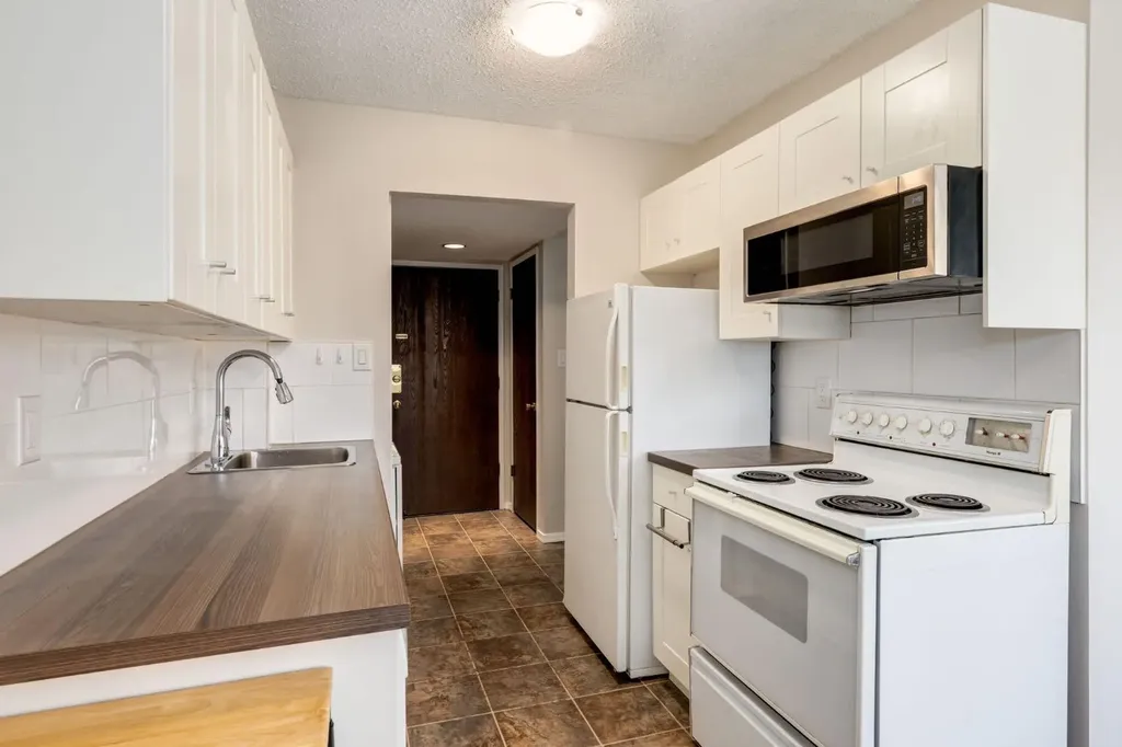 3519 49 Street NW Calgary AB T3A 2C7