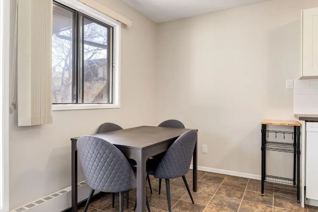 3519 49 Street NW Calgary AB T3A 2C7
