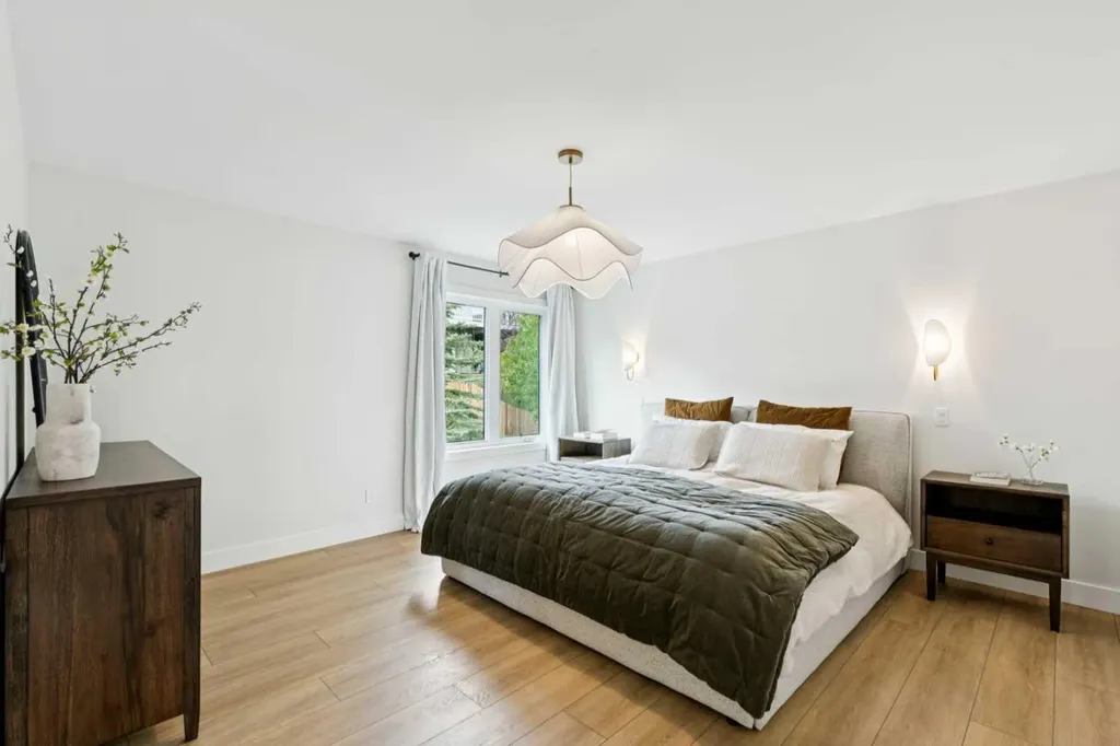 15 Valley Stream Manor NW Calgary AB T3B5V9